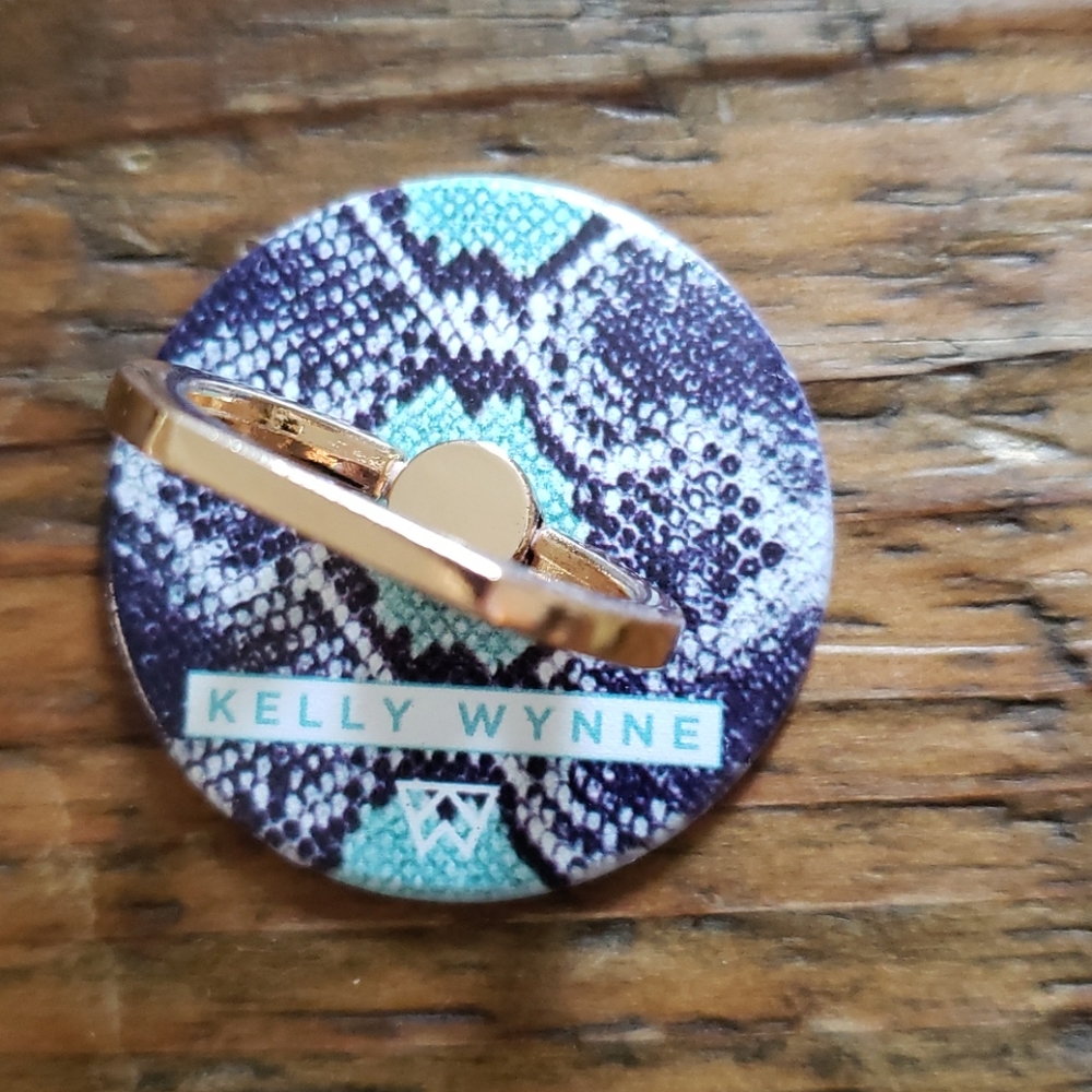 Kelly Wynne Hotline Ring 2/$15
